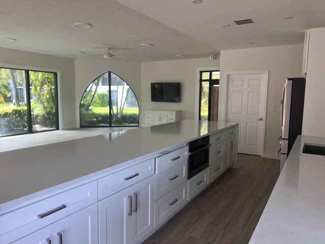 1627 Riverview Road 811, Deerfield Beach, FL 33441