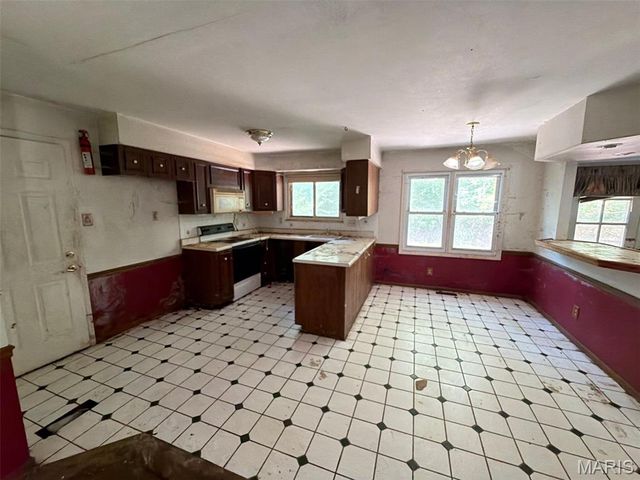 1525 Moonlight Drive, Ferguson, MO 63135