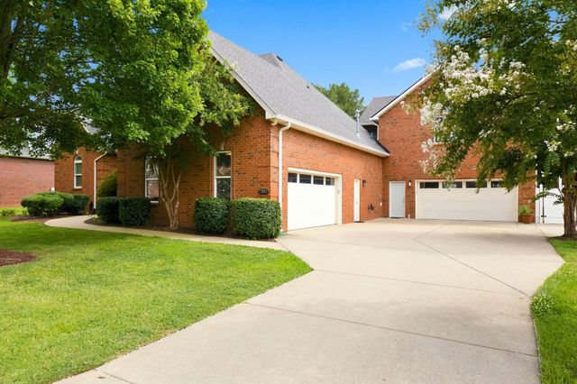 2813 Schoolside St, Murfreesboro, TN 37128