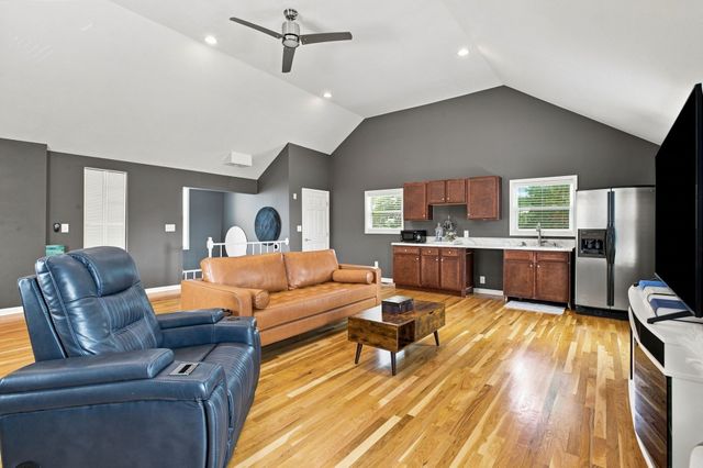 2813 Schoolside St, Murfreesboro, TN 37128