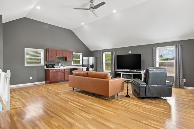 2813 Schoolside St, Murfreesboro, TN 37128