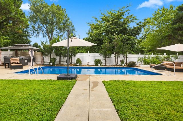 2813 Schoolside St, Murfreesboro, TN 37128