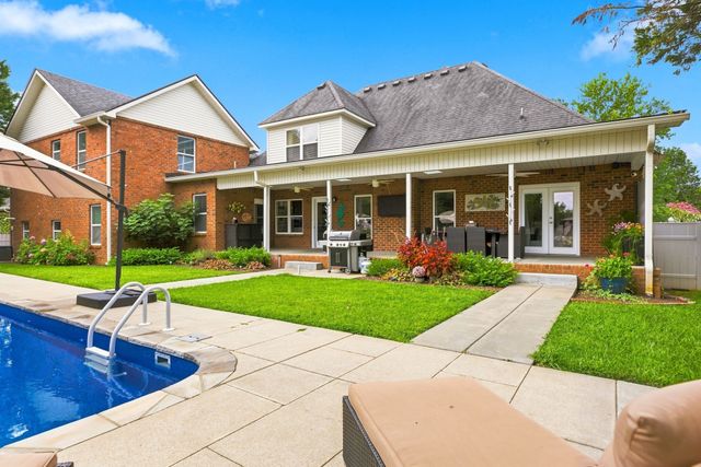 2813 Schoolside St, Murfreesboro, TN 37128
