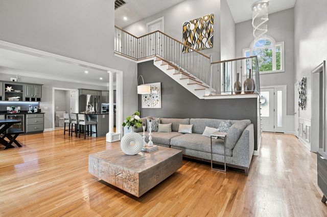 2813 Schoolside St, Murfreesboro, TN 37128