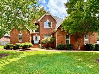 2813 Schoolside St, Murfreesboro, TN 37128
