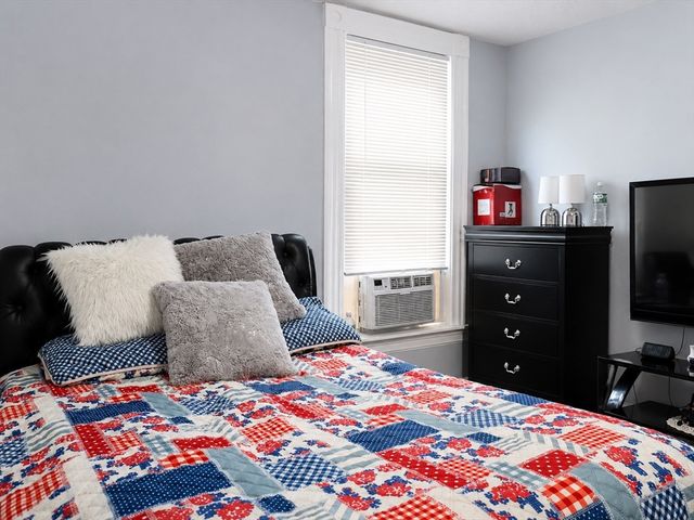 55 Harwood St, Lynn, MA 01904