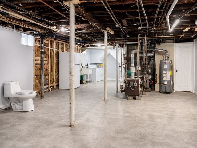 55 Harwood St, Lynn, MA 01904