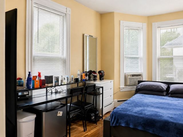55 Harwood St, Lynn, MA 01904