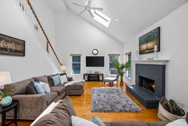 25 Ridge Way, North Andover, MA 01845