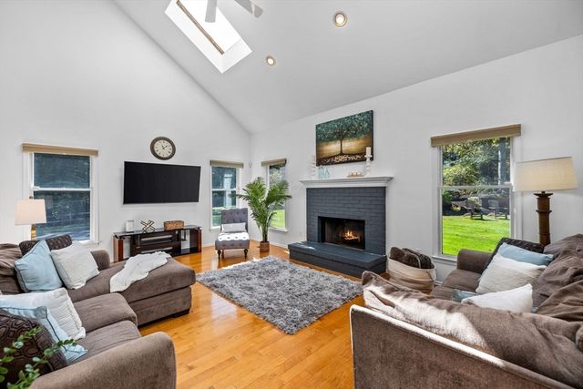 25 Ridge Way, North Andover, MA 01845