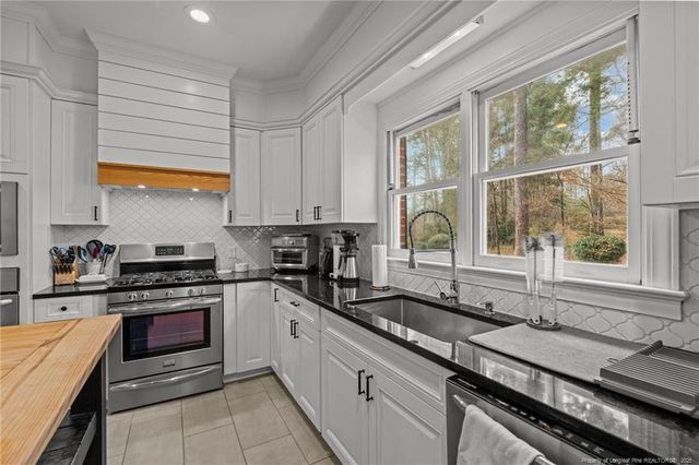 2212 Tanglewood Drive, Sanford, NC 27330