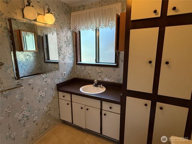 121 E Rhododendron Lane, Union, WA 98592