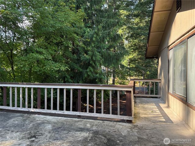 121 E Rhododendron Lane, Union, WA 98592