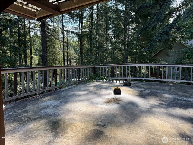 121 E Rhododendron Lane, Union, WA 98592