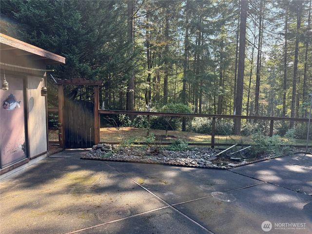 121 E Rhododendron Lane, Union, WA 98592