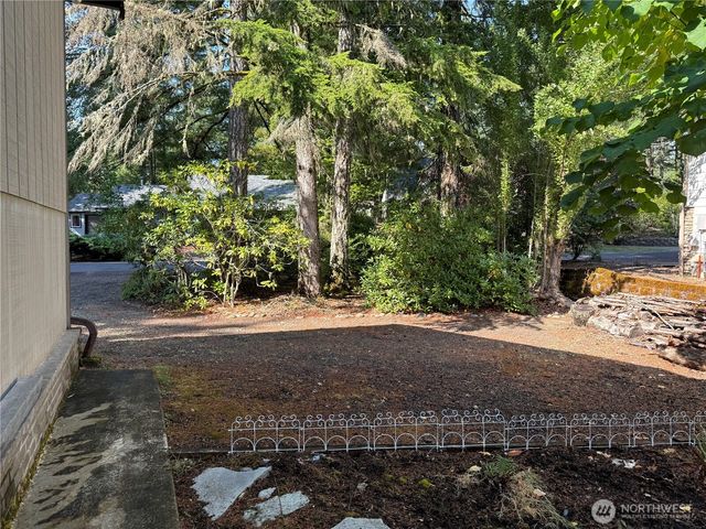 121 E Rhododendron Lane, Union, WA 98592