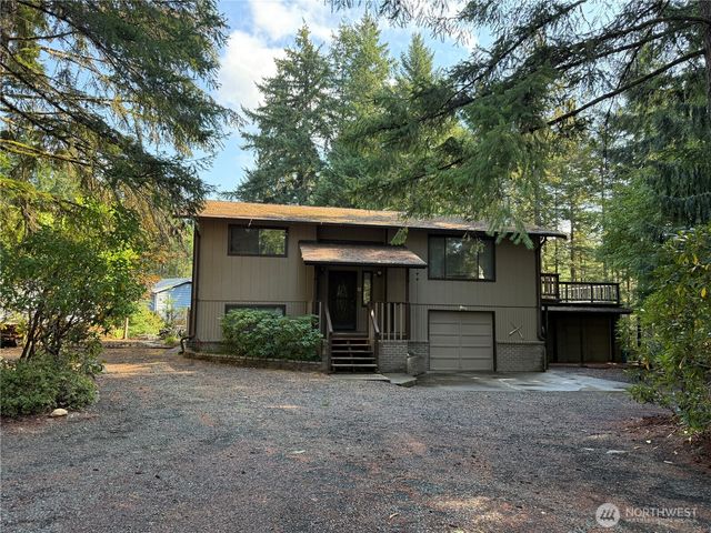 121 E Rhododendron Lane, Union, WA 98592