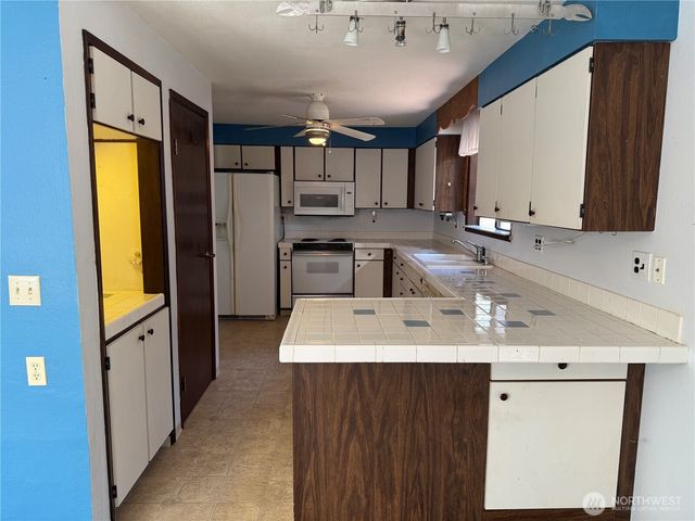 121 E Rhododendron Lane, Union, WA 98592