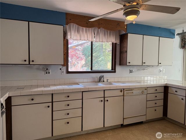 121 E Rhododendron Lane, Union, WA 98592