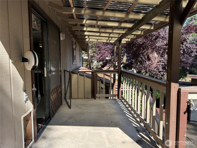 121 E Rhododendron Lane, Union, WA 98592