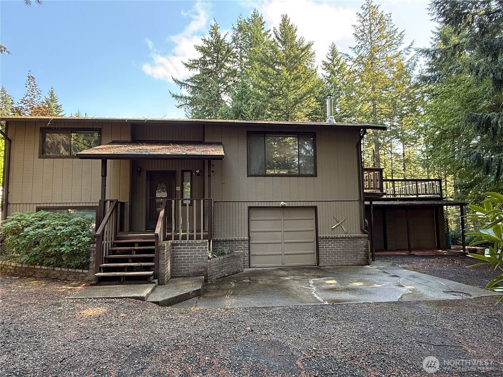 121 E Rhododendron Lane, Union, WA 98592