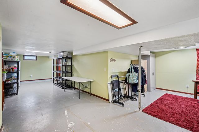 3513 E 38th Court, Des Moines, IA 50317