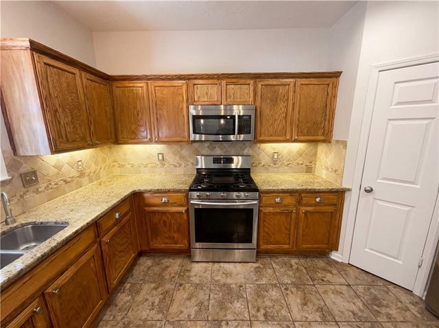 130 Glenwood Court, Hampton, GA 30228