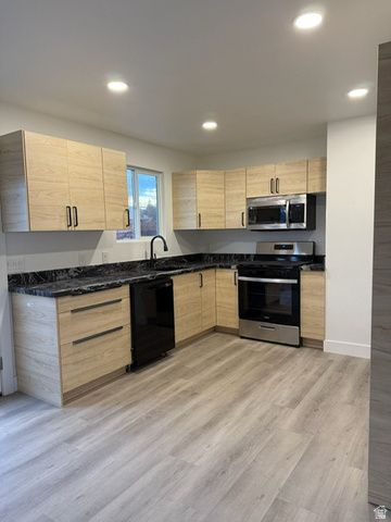 5271 W BEGONIA CIR, West Jordan, UT 84081