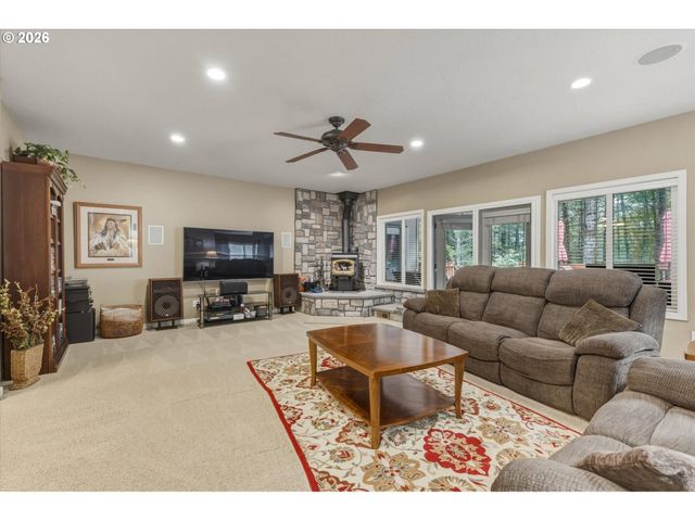 347 FERNCREST Rd, Longview, WA 98632