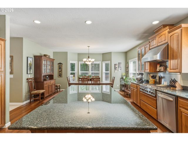 347 FERNCREST Rd, Longview, WA 98632