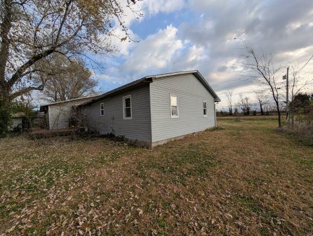 19093 Highway K, Aurora, MO 65605