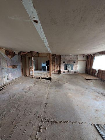 19093 Highway K, Aurora, MO 65605