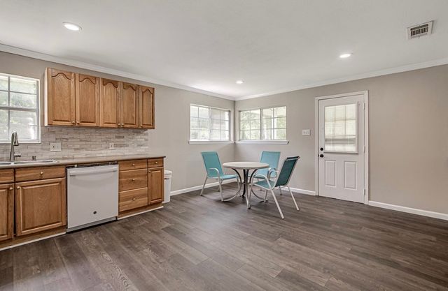 3952 J Rendon Road, Burleson, TX 76028
