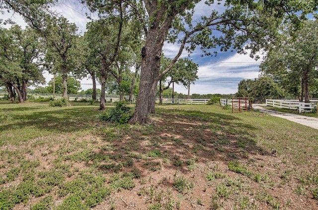 3952 J Rendon Road, Burleson, TX 76028