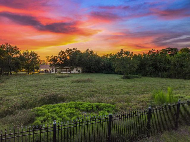 9731 Hadden Road, Baytown, TX 77521