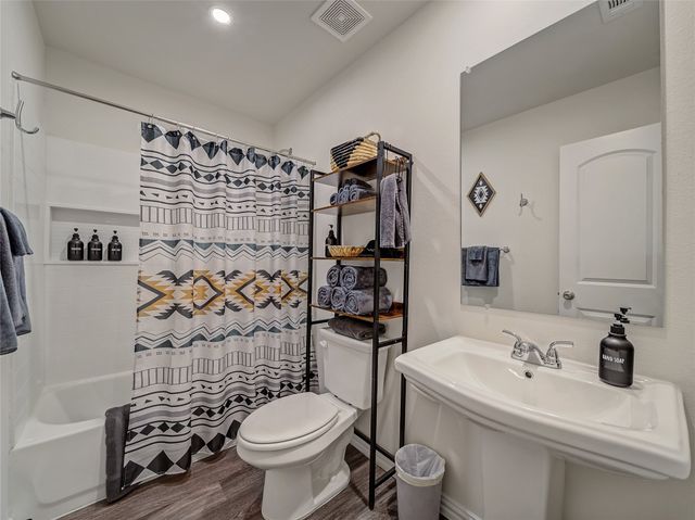 921 W 9th Street, Bonham, TX 75418