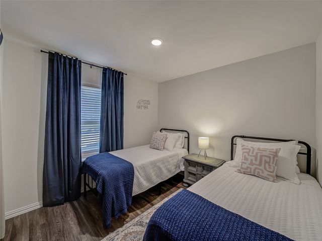 921 W 9th Street, Bonham, TX 75418