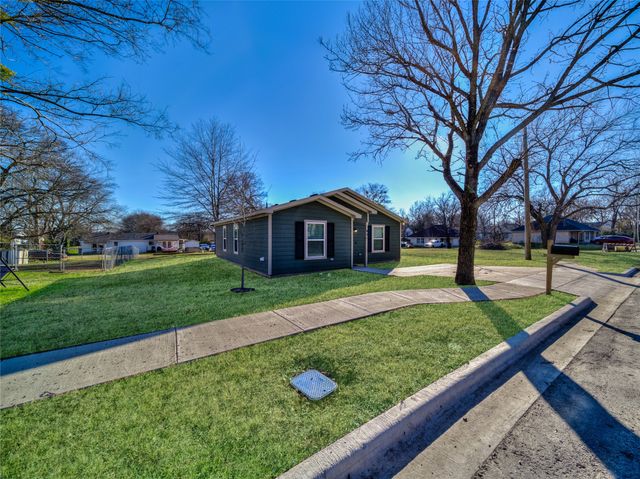 921 W 9th Street, Bonham, TX 75418