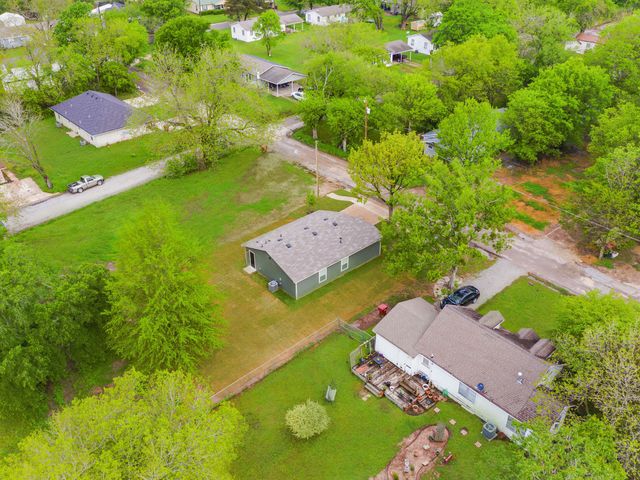 921 W 9th Street, Bonham, TX 75418