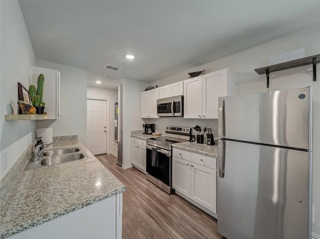 921 W 9th Street, Bonham, TX 75418