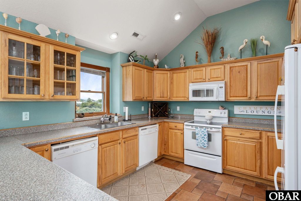 Image 5 of property listing at 4729 S Croatan Highway, Nags Head, NC 27959
