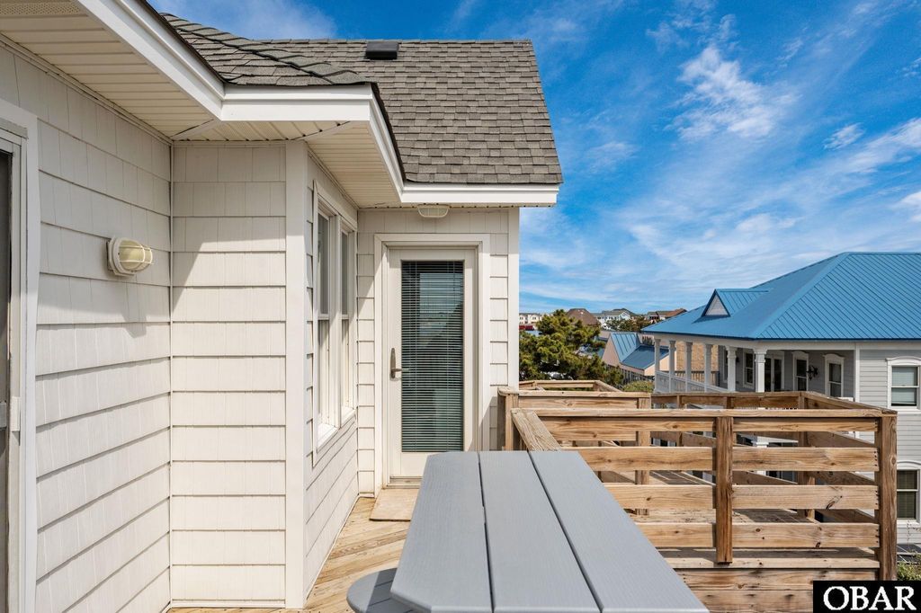 Image 6 of property listing at 4729 S Croatan Highway, Nags Head, NC 27959