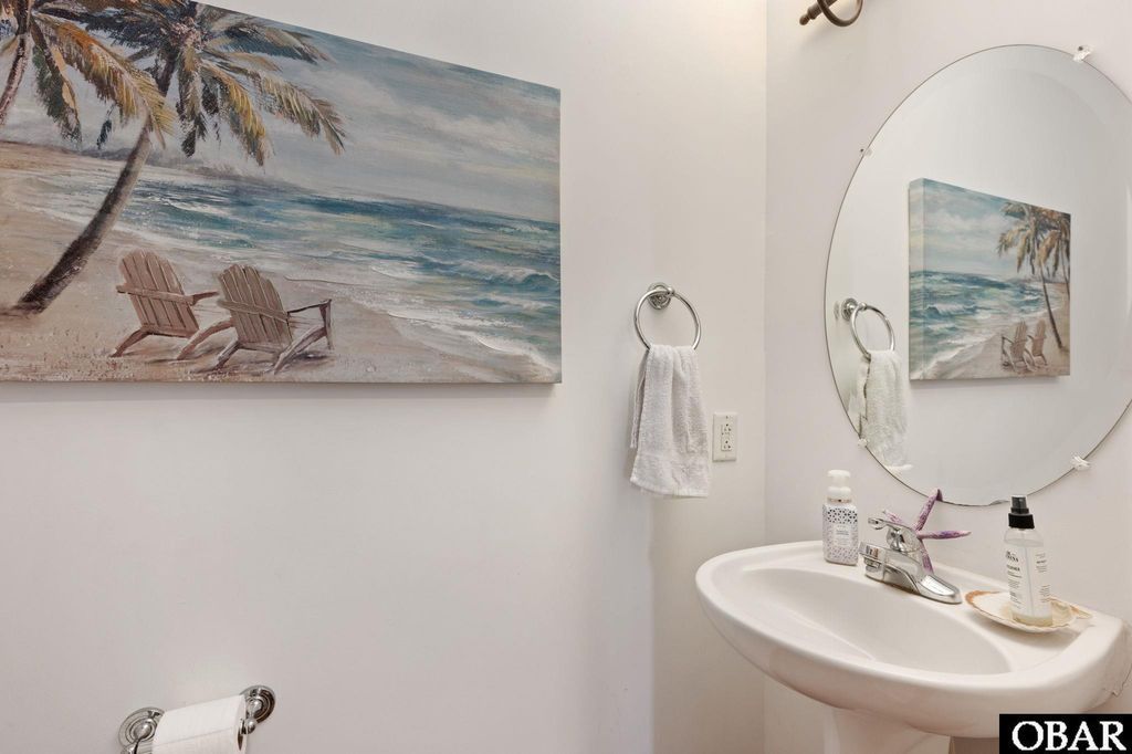 Image 8 of property listing at 4729 S Croatan Highway, Nags Head, NC 27959