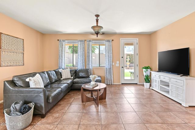 2529 E PARKVIEW Drive, Gilbert, AZ 85295