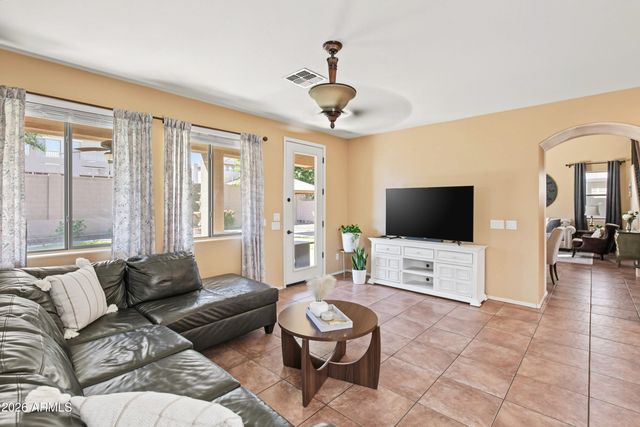 2529 E PARKVIEW Drive, Gilbert, AZ 85295