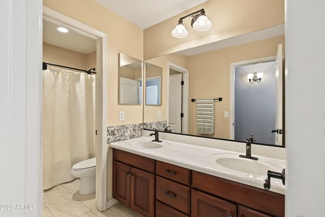 2529 E PARKVIEW Drive, Gilbert, AZ 85295