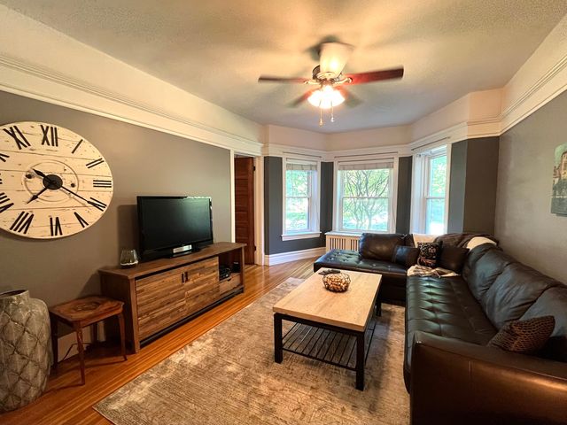 322 S Ridgeland Avenue 1, Oak Park, IL 60302