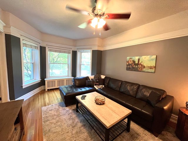 322 S Ridgeland Avenue 1, Oak Park, IL 60302