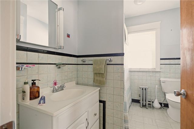 982 York Avenue, Pawtucket, RI 02861