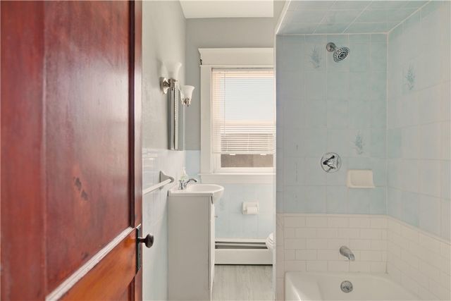 982 York Avenue, Pawtucket, RI 02861